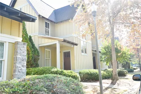 650 Dekalb St #1026, Auburn, AL 36830