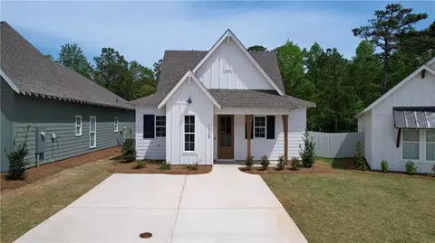1108 Woodland Cir, Opelika, AL 36801