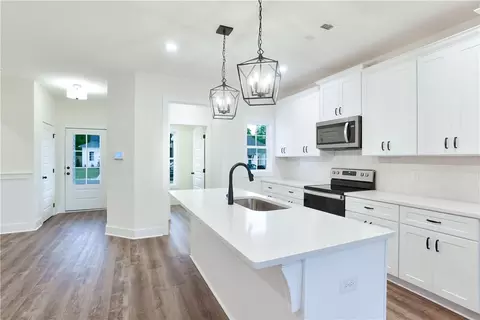1055 Woodland Cir, Opelika, AL 36801