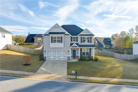 585 Northbrook Dr, Opelika, AL 36801