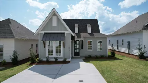 1085 Woodland Cir, Opelika, AL 36801