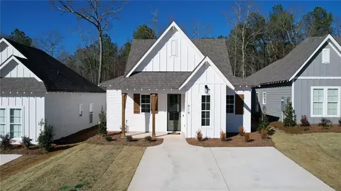 818 Village Dr, Opelika, AL 36801