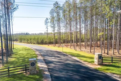 2045 Mourning Dove Ln, Opelika, AL 36801