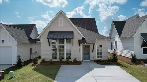 1067 Woodland Cir, Opelika, AL 36801