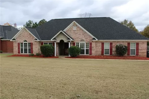 388 Shadowwood Dr, Smiths Station, AL 36877