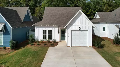 1060 Woodland Cir, Opelika, AL 36801