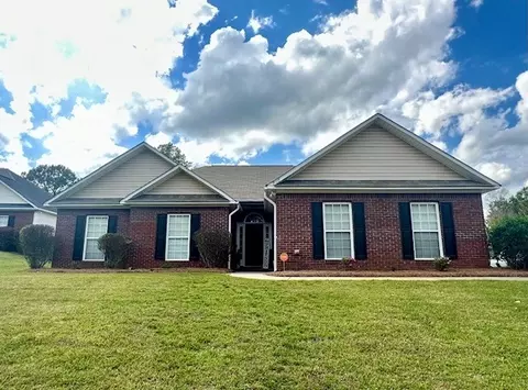 808 N Uniroyal Rd N, Opelika, AL 36804