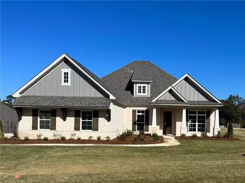 84 Lancelot St, Opelika, AL 36801