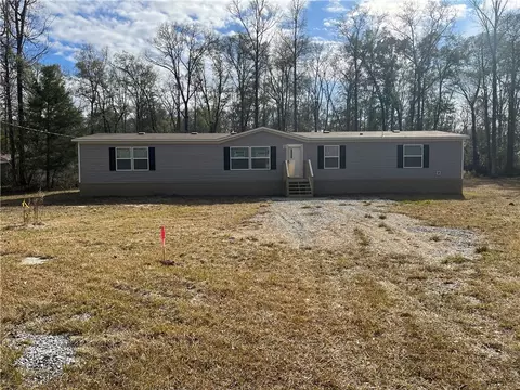37 Bragg Dr, Pittsview, AL 36871