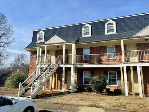 1761 Wire Rd #2, Auburn, AL 36832