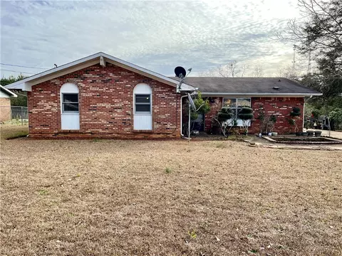 1803 Dickson St, Opelika, AL 36801