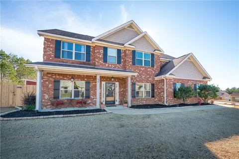 50 Tree Top Hl, Smiths Station, AL 36877