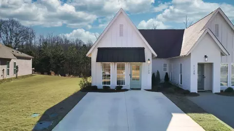 1124 Burrow Cir, Opelika, AL 36801