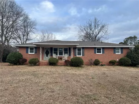 506 Crestview Dr, La Fayette, AL 36862