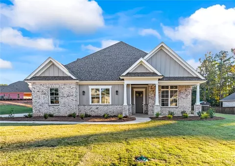 109 Merlin St, Opelika, AL 36801