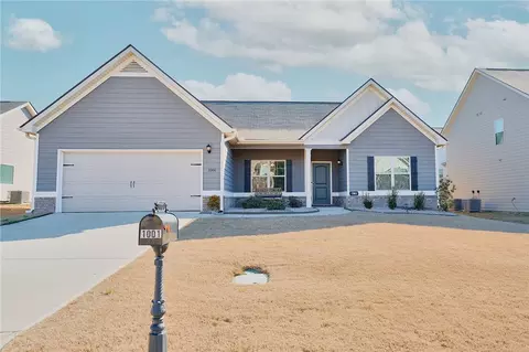 1001 Gwynnes Way, Opelika, AL 36804