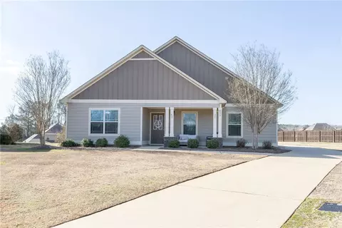 823 Berkshire Ct, Auburn, AL 36832