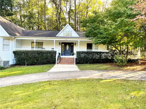 1111 W Collinwood Cir, Opelika, AL 36801