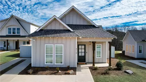 1103 Woodland Cir, Opelika, AL 36801