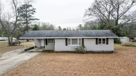 149 Barbershop Rd, Smiths Station, AL 36877