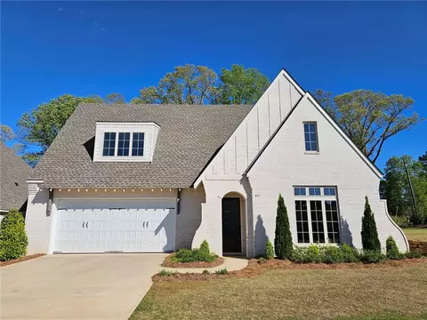 417 Windsor Dr, Opelika, AL 36801