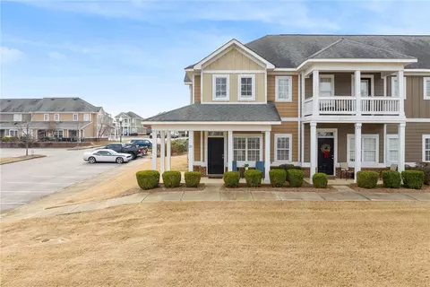 1957 Wire Rd #26, Auburn, AL 36832