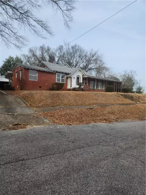 1202 Clark St, Tuskegee, AL 36088