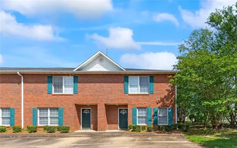 147 Harmon Dr #L, Auburn, AL 36830