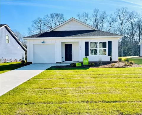 143 Gray St, Opelika, AL 36801