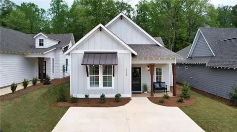 1114 Woodland Cir, Opelika, AL 36801