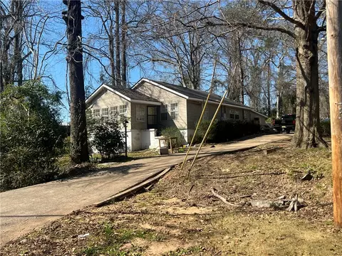 18 Brannon Ave, Opelika, AL 36801