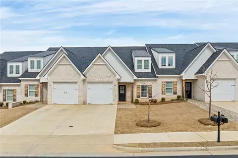 519 Cloverdale Dr, Auburn, AL 36830