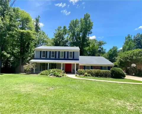 807 Forestdale Ct, Opelika, AL 36801