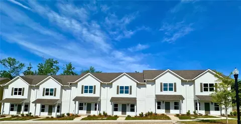 3260 Academy Dr #204, Opelika, AL 36801