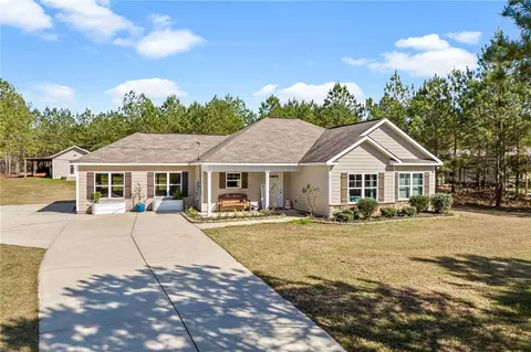 32 Pine Grove Ln, Salem, AL 36874