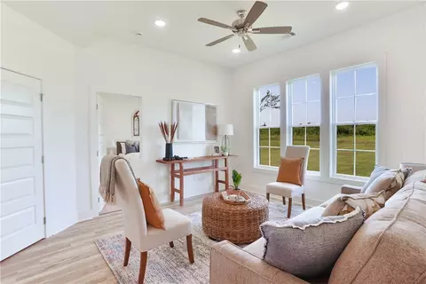1006 Crossing Ct E, Valley, AL 36854