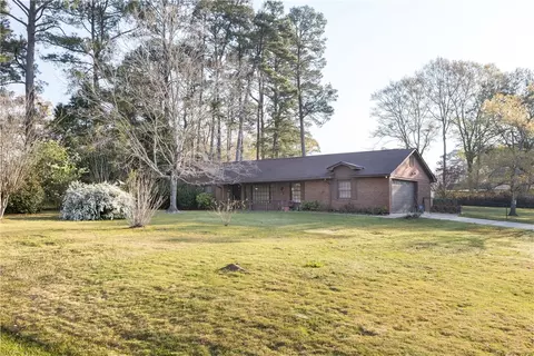 357 Downing Pl, Smiths Station, AL 36877