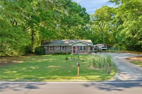 1390 Hopewell Rd, Valley, AL 36854