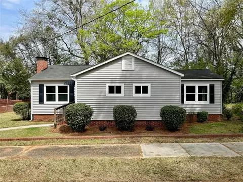 403 E 9th St, West Point, GA 31833 photo 2