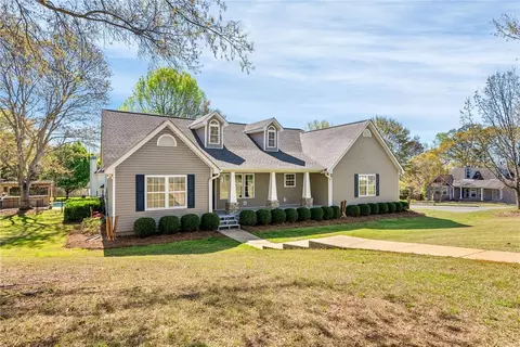 2002 Highridge Ln, Auburn, AL 36830