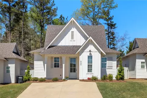 660 Village Dr, Opelika, AL 36801
