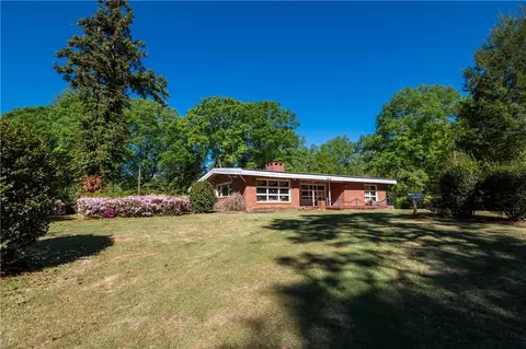 1819 Lee Road 288, Smiths Station, AL 36877