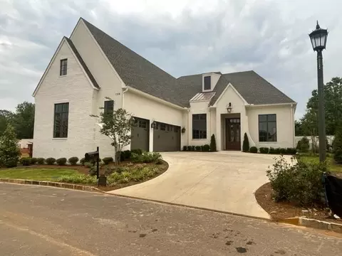1324 Magnolia Club Ct, Auburn, AL 36830