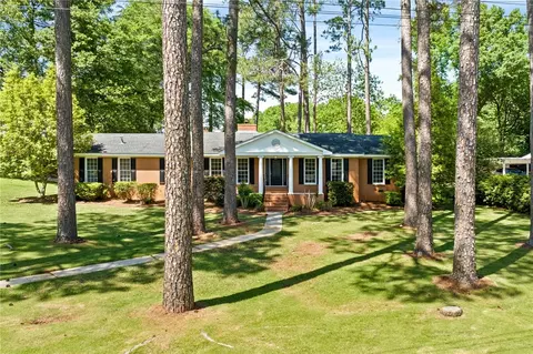 810 Forestdale Ct, Opelika, AL 36801