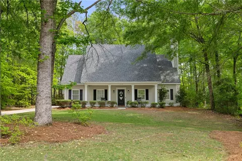 1914 Northgate Dr, Opelika, AL 36801