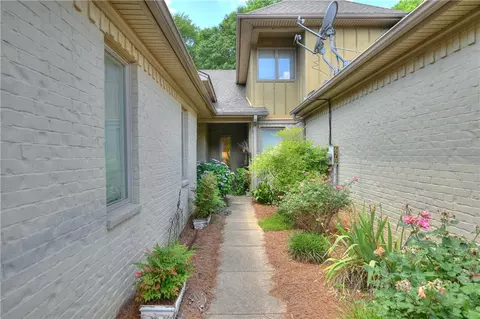 675 Midtowne Ct, Auburn, AL 36830