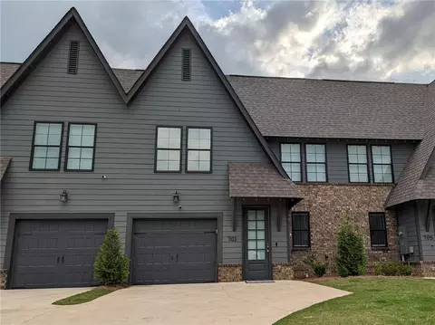 703 Cyprus Cove Dr, Auburn, AL 36830