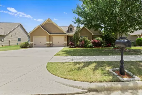 403 Gwynnes Way, Opelika, AL 36804