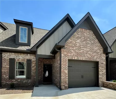 961 Whistling Straits Dr, Auburn, AL 36830