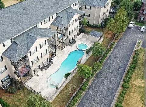 607 W Glenn Ave #212, Auburn, AL 36830